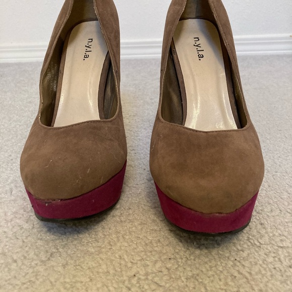 N Y L A suede platform pumps size 9 - Picture 10 of 10